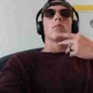 Meet your Posher, Dustin